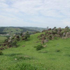 Pedreira Granito para brita – Jazida (Região Campinas – SP – Brasil)