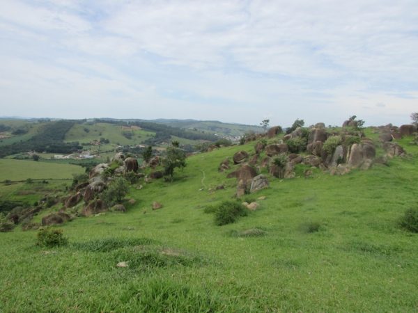 Pedreira Granito para brita – Jazida (Região Campinas – SP – Brasil)