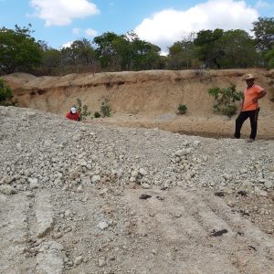 Calcário Calcítico e Dolomítico - Jazida (Sul SP – Brasil)